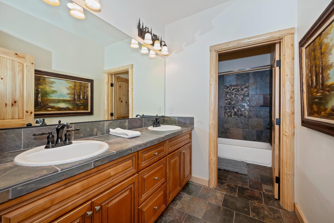 Cabin Image 32