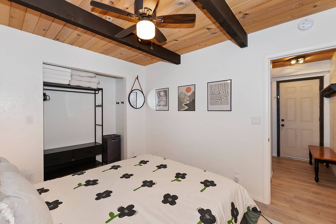 Cabin Image 12