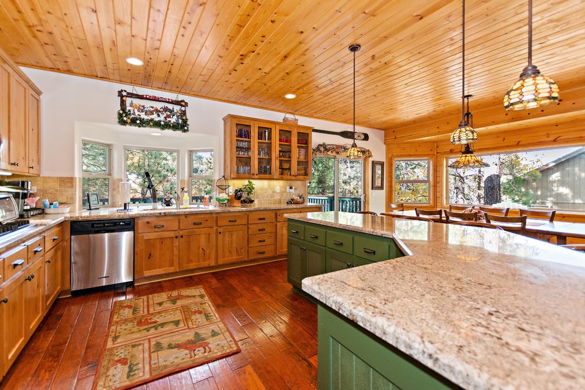 Big Bear Cabin - BearadiseFound - 0003