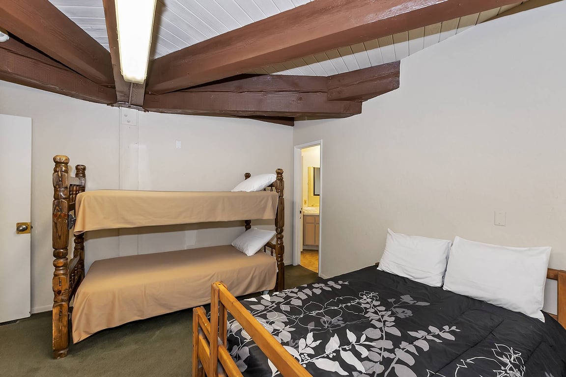 Cabin Image 12