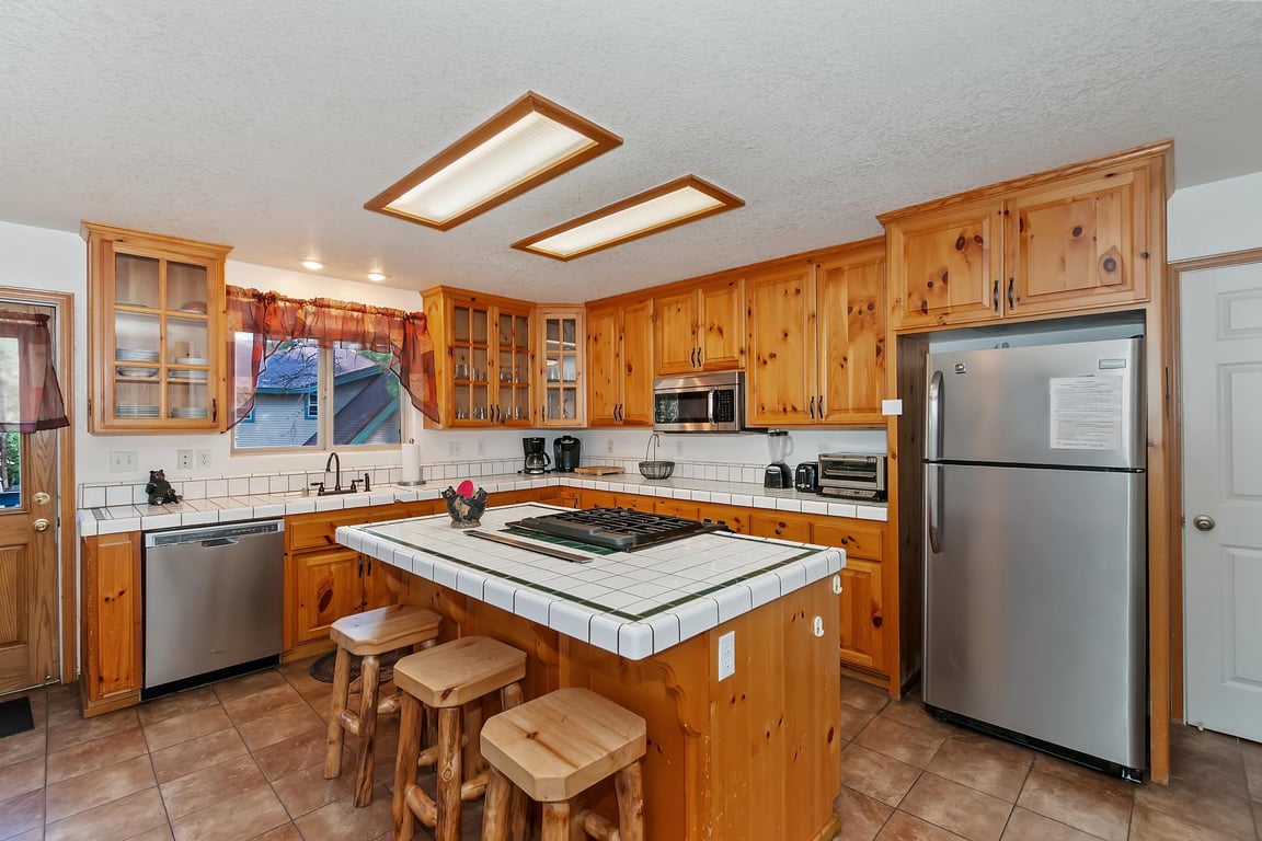 Big Bear Cabin - ForestHollow - 0003