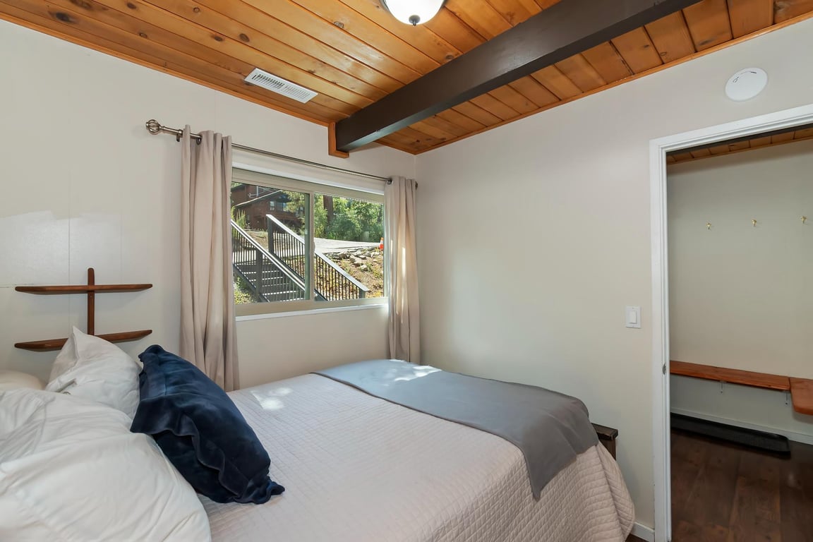 Cabin Image 10