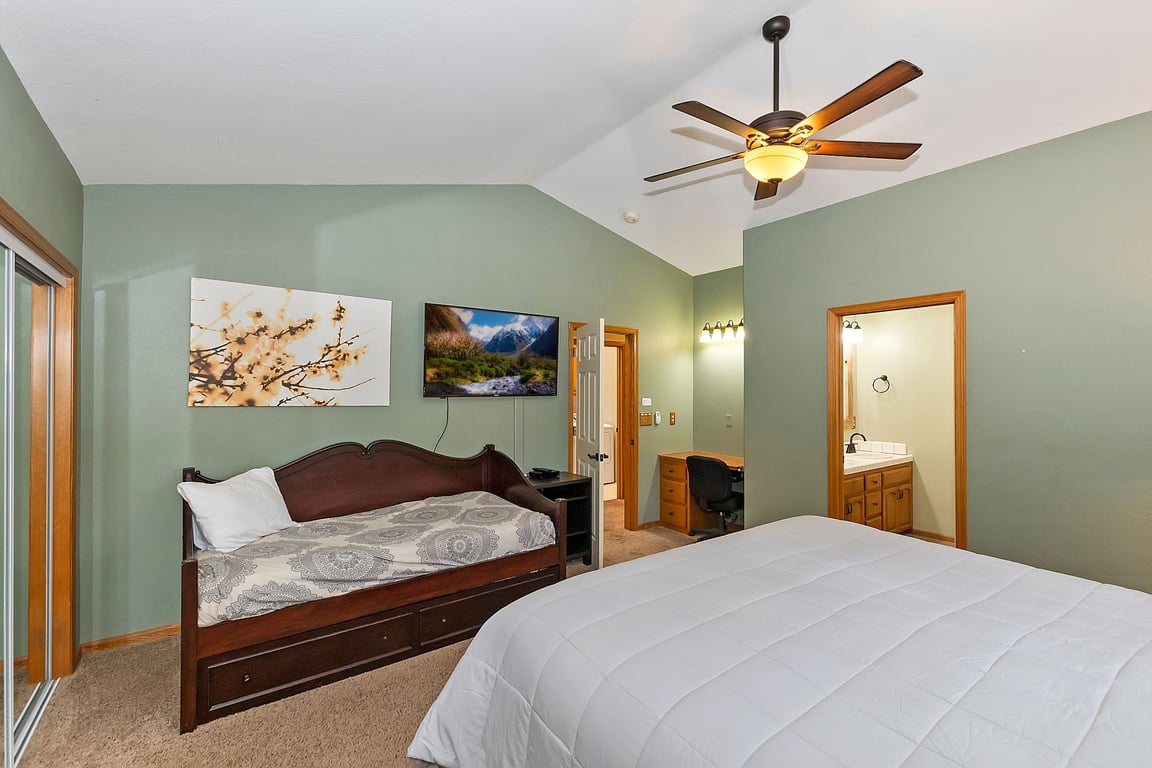 Cabin Image 15