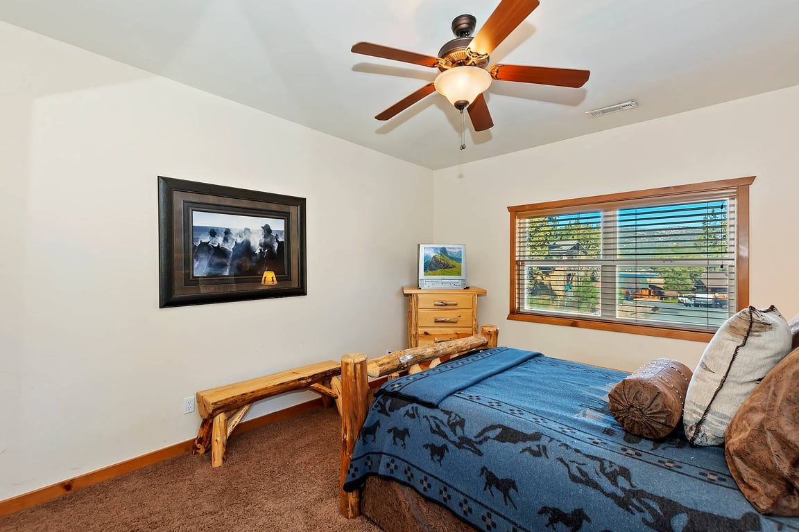 Cabin Image 36