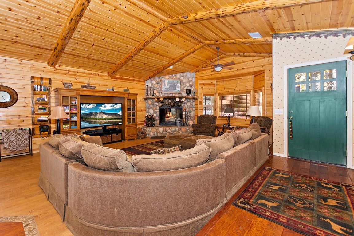 Big Bear Cabin - BearadiseFound - 0002
