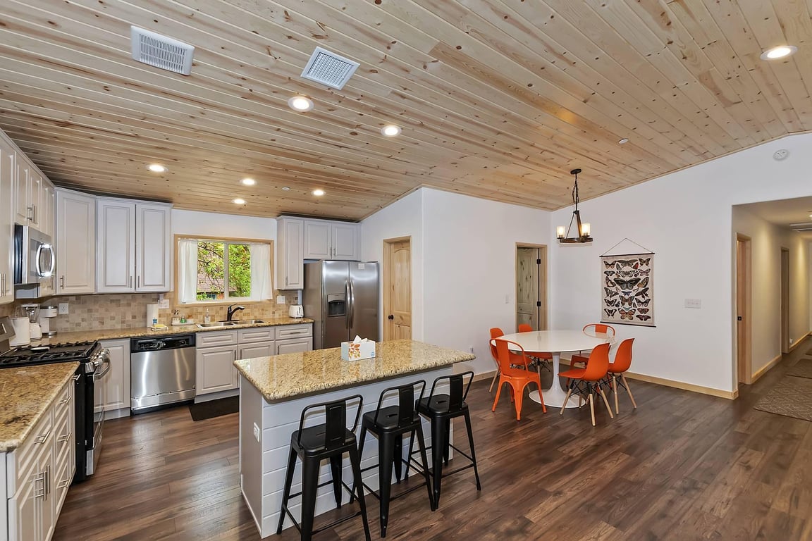 Big Bear Cabin - EvergreenGables - 0003