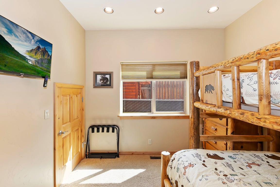 Cabin Image 18