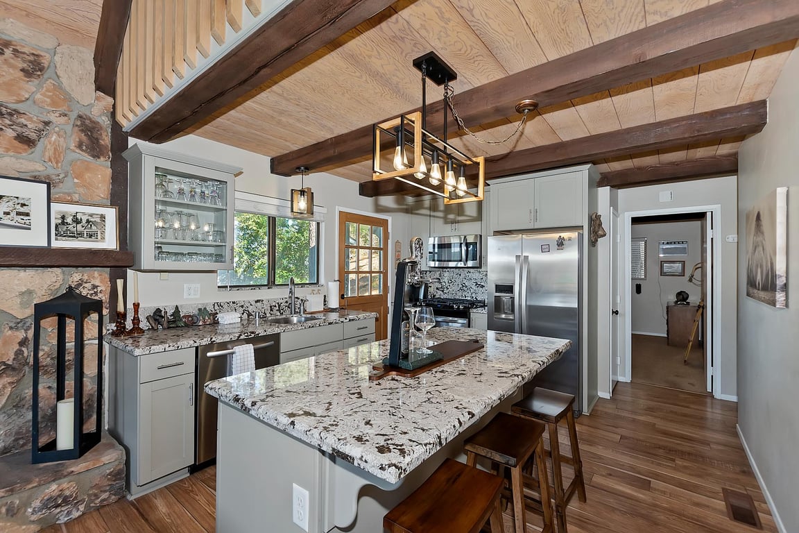 Big Bear Cabin - HeavenlyHeights - 0003