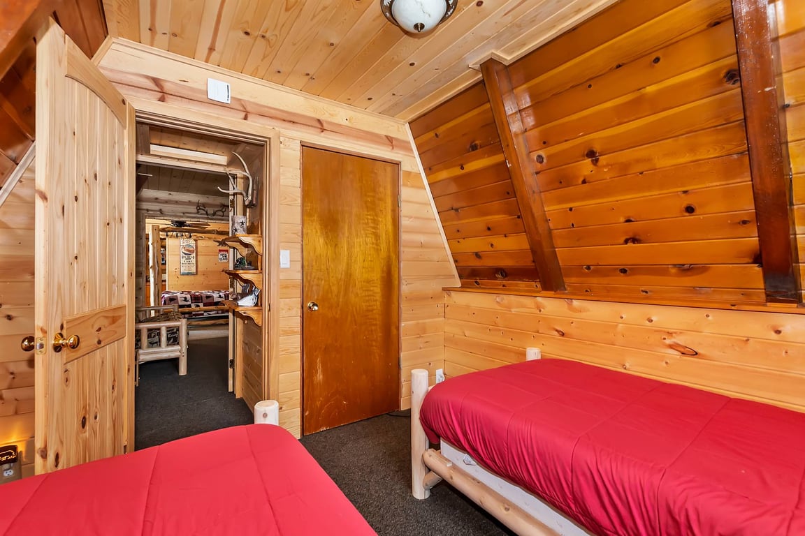 Cabin Image 13