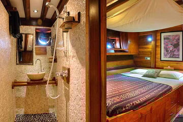 Aurora liveaboard Indonesia double cabin