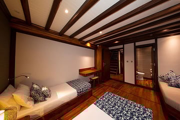 Coralia liveaboard Indonesia twin cabin