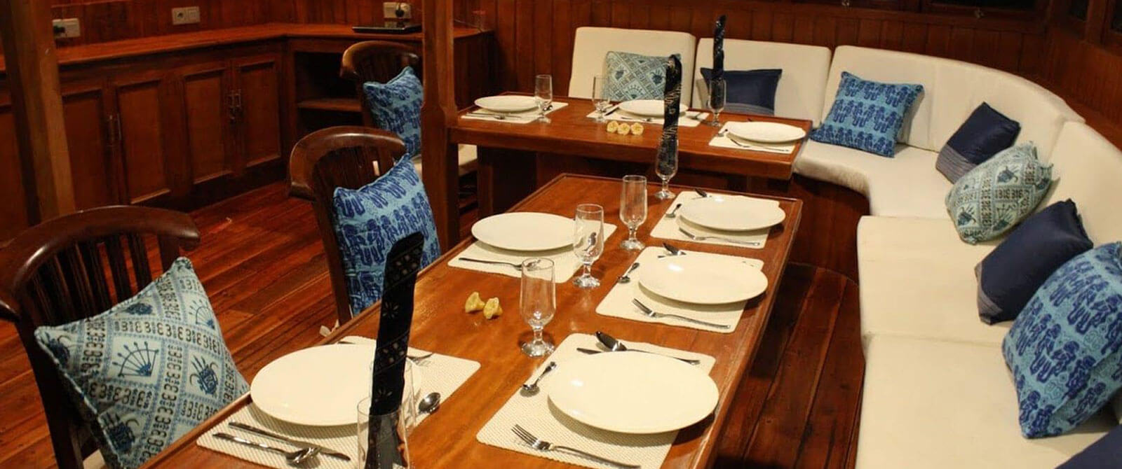 Pearl of Papua liveaboard indoor dinning