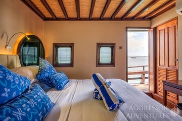 Indo Aggressor liveaboard Indonesia Komodo Master Suite