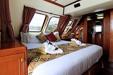 Mermaid 1 Liveaboard Indonesia master cabin