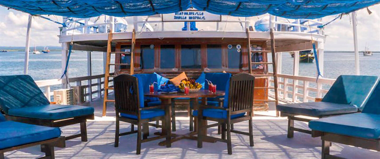 Pearl of Papua liveaboard outdoor dinning