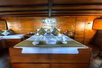 Damai II liveaboard Indonesia master cabin