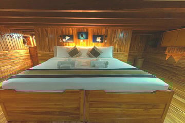 Damai I liveaboard Indonesia master cabin 5