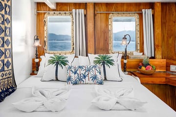 Seahorse Liveaboard Indonesia double bed sea view