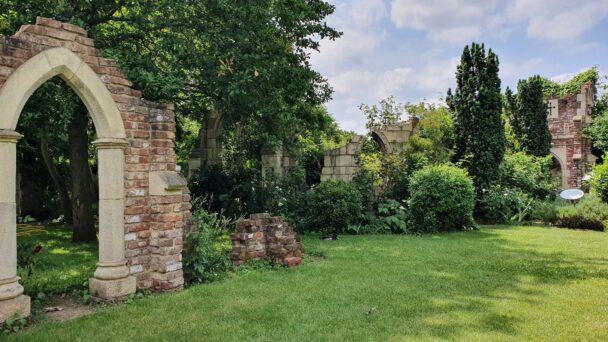 London For Toddlers: Capel Manor Gardens