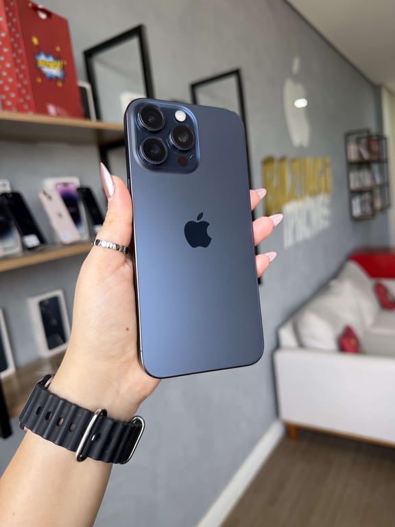 iPhone 15 Pro Max 512 GB Blue Titanium — foto real do aparelho