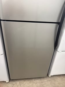 Frigidaire silver color top mount refrigerator - $429.00 - FG-RF-0000118
