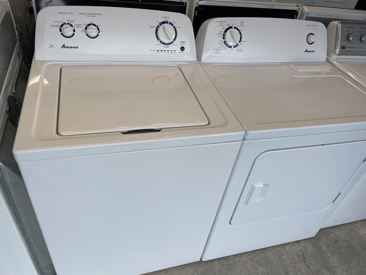 Amana washer and dryer set - Image
