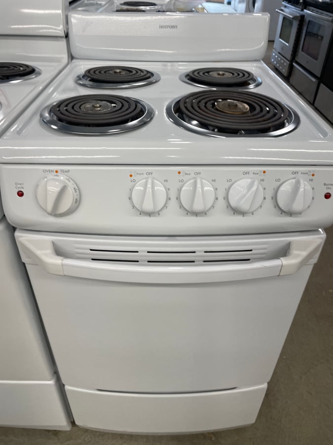 20” wide Hotpoint white coil top range - Image