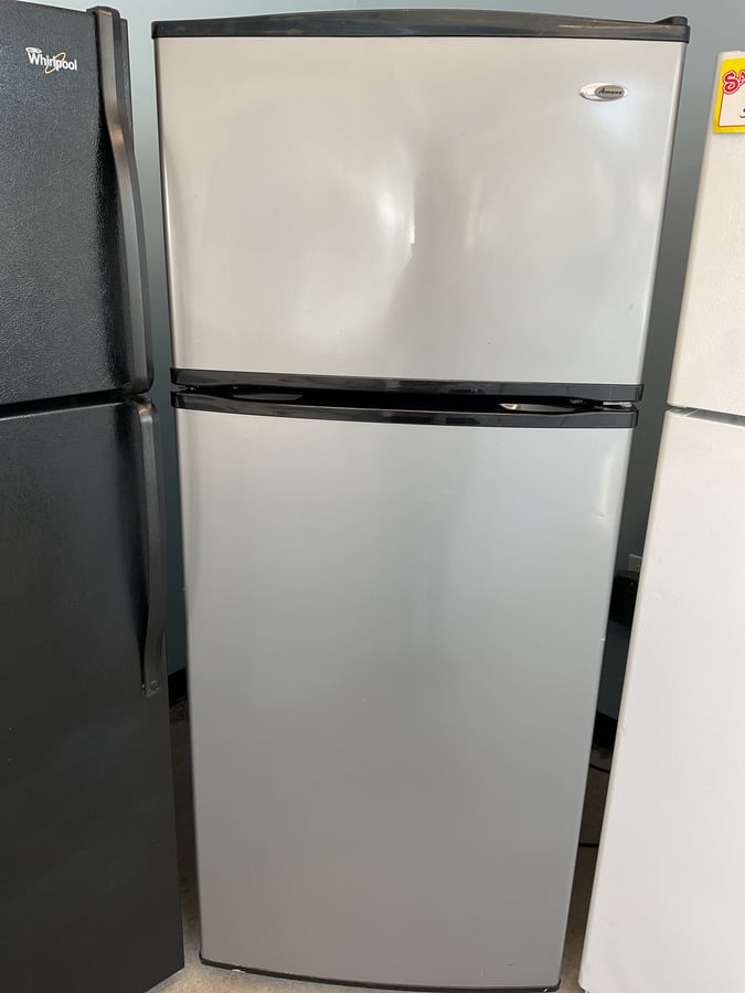 Amana silver top mount refrigerator - Image