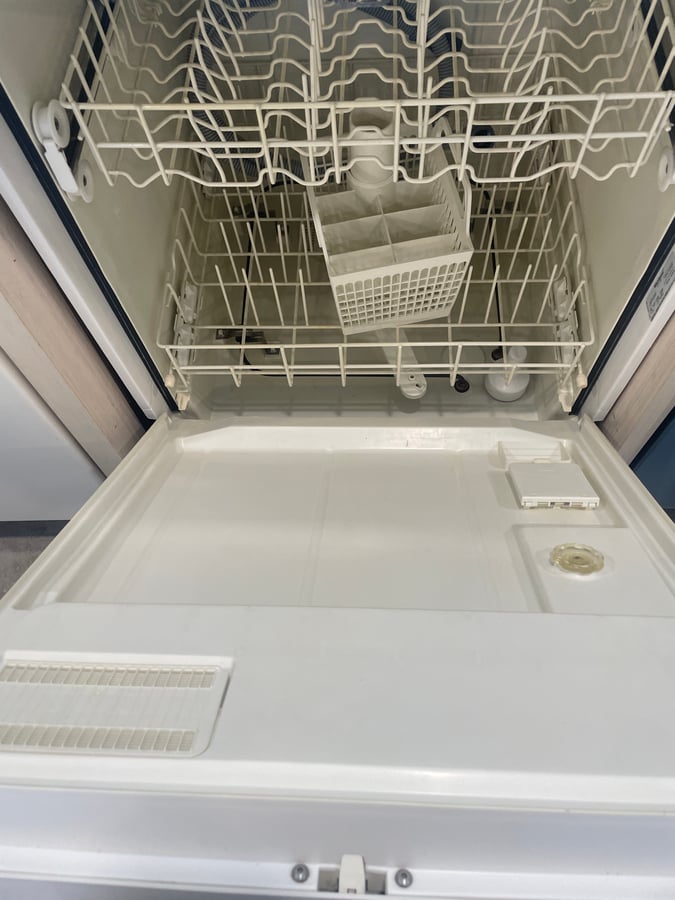 Whilpool white dishwasher image 2