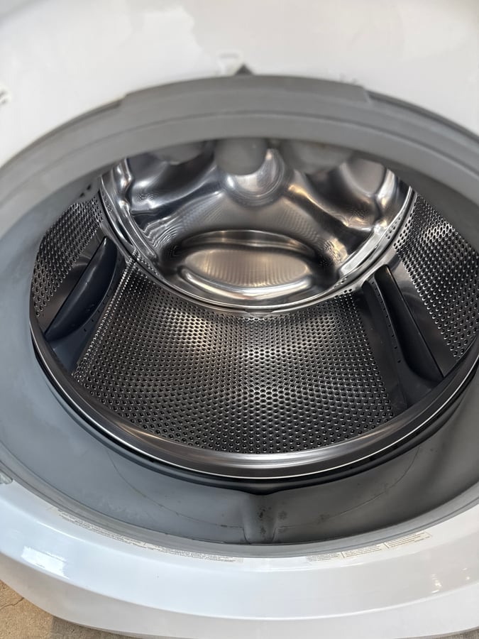Electrolux front load washer and dryer set image 3