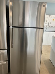 Open box as is stainless steel 18cu refrigerator - $679.00 - GE-RF-0000240