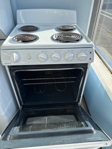 24”wide hotpoint range - $469.00 - HP-RG-0000069