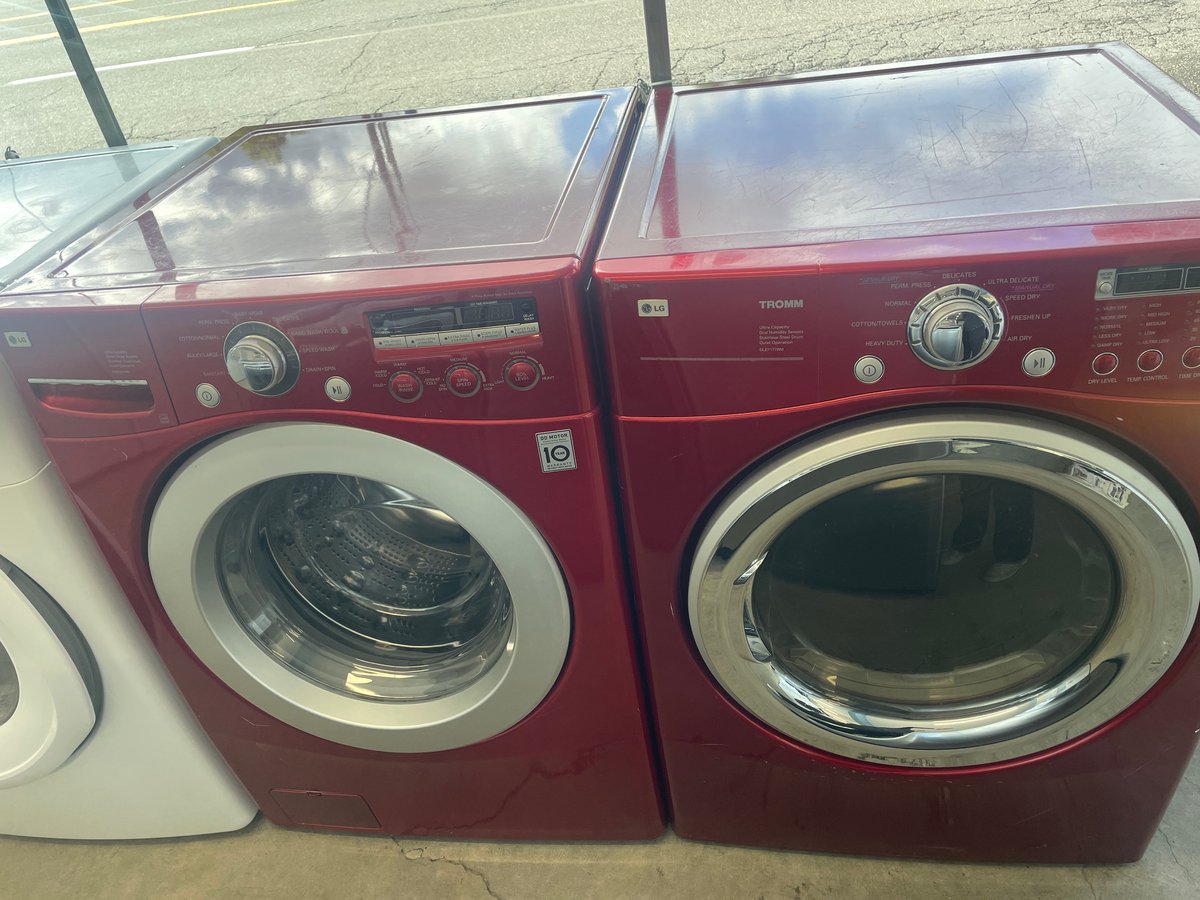 LG washer and dryer set image 1