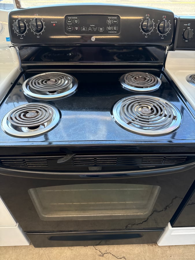 GE black coil top range - Image