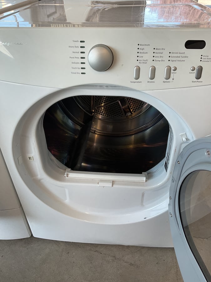 Frigidaire washer and dryer set image 3