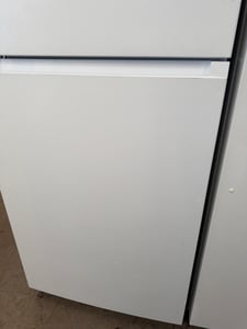 Midea white top mount refrigerator - $399.00 - UK-RF-0000014