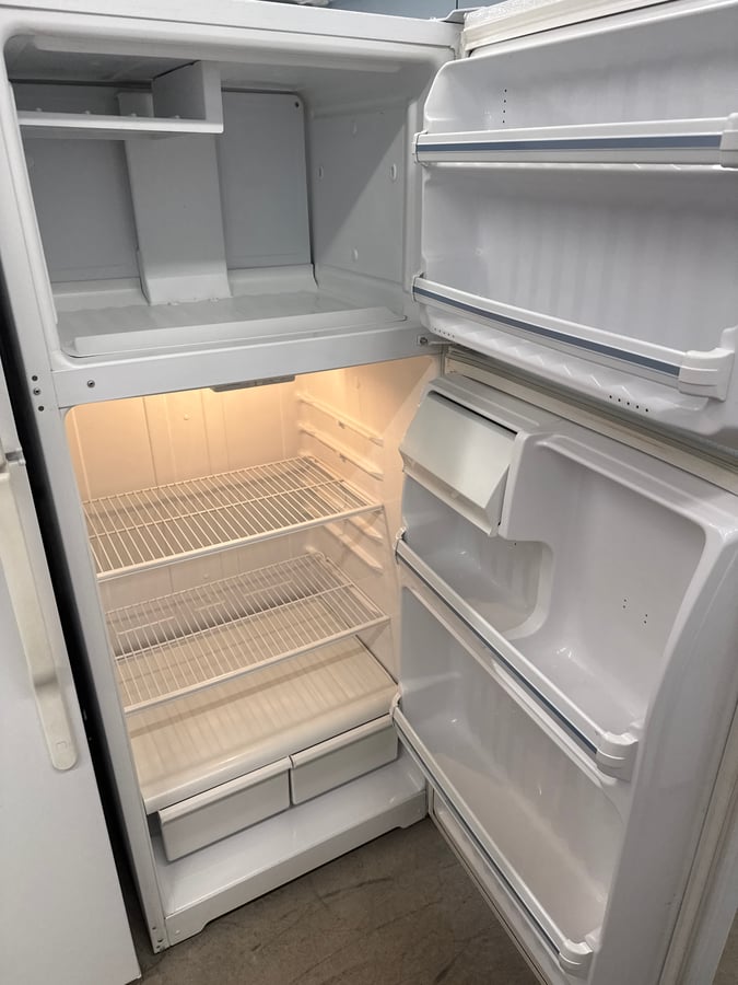 GE top mount refrigerator image 3