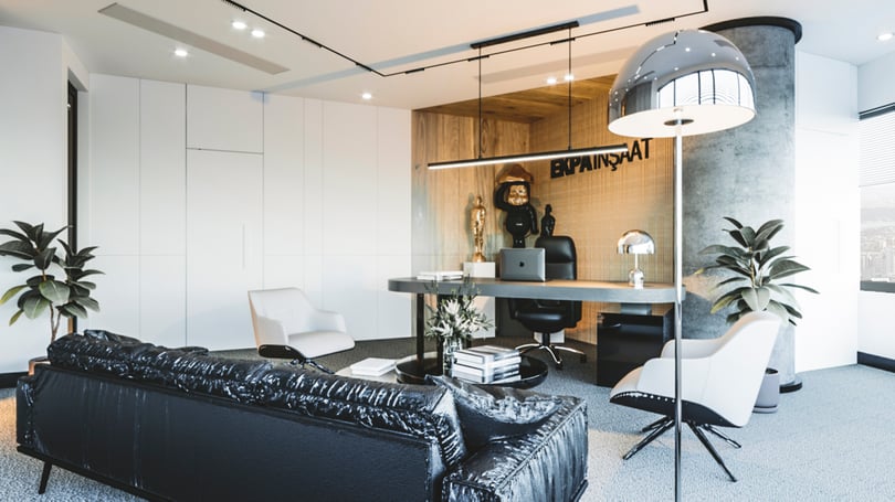 Levent, Istanbul'da dokulu duvar panelleri, gömme kitaplık aydınlatması ve premium mobilyalarla modern yönetici lounge alanı tasarımı