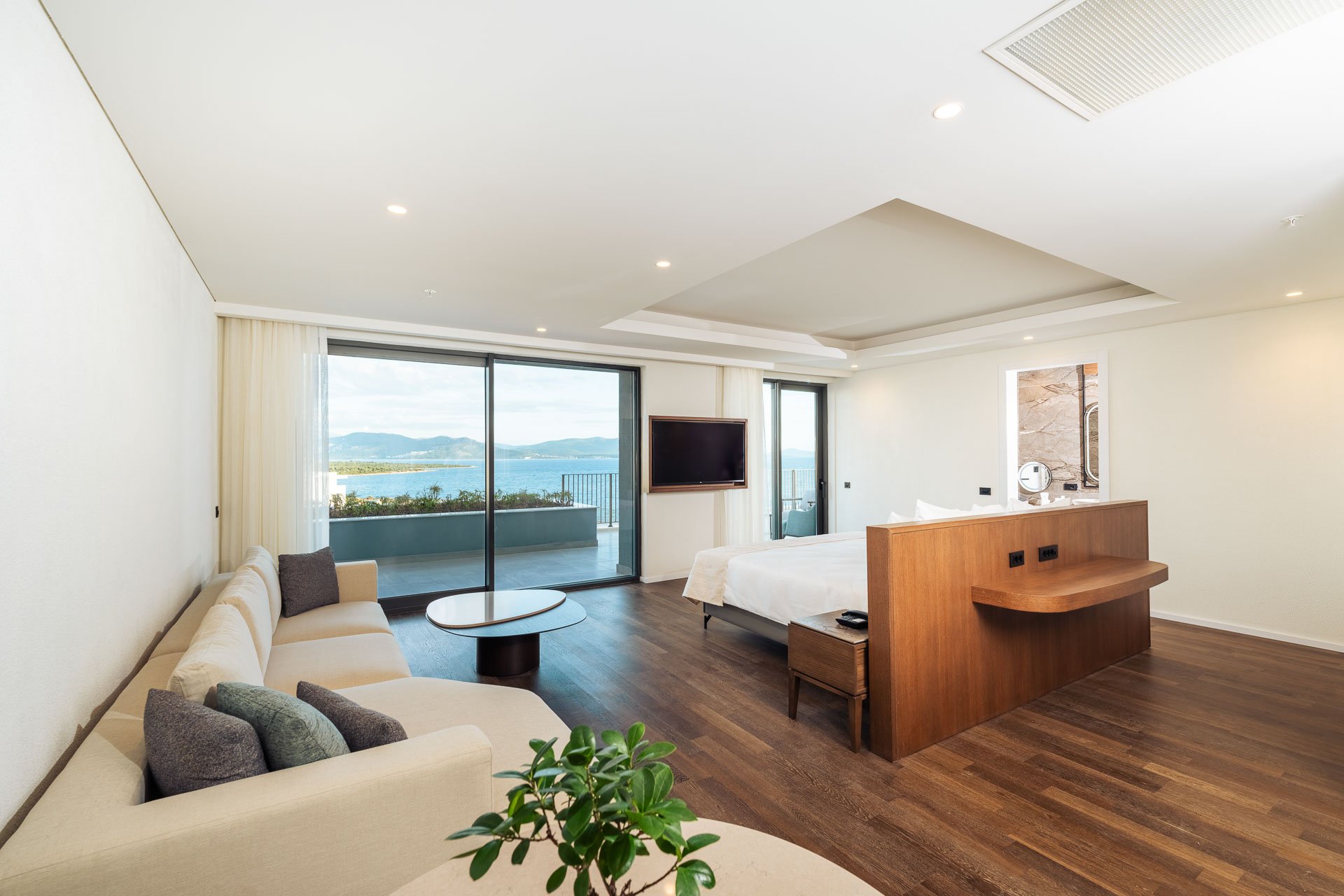 Penthouse Suite with Private Swimming Pool - Sea View