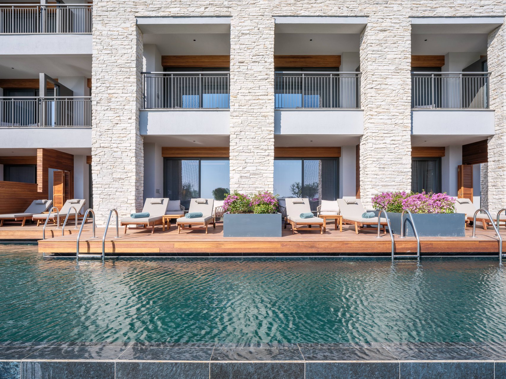 Deluxe Deniz Tarafı Swim-up Oda