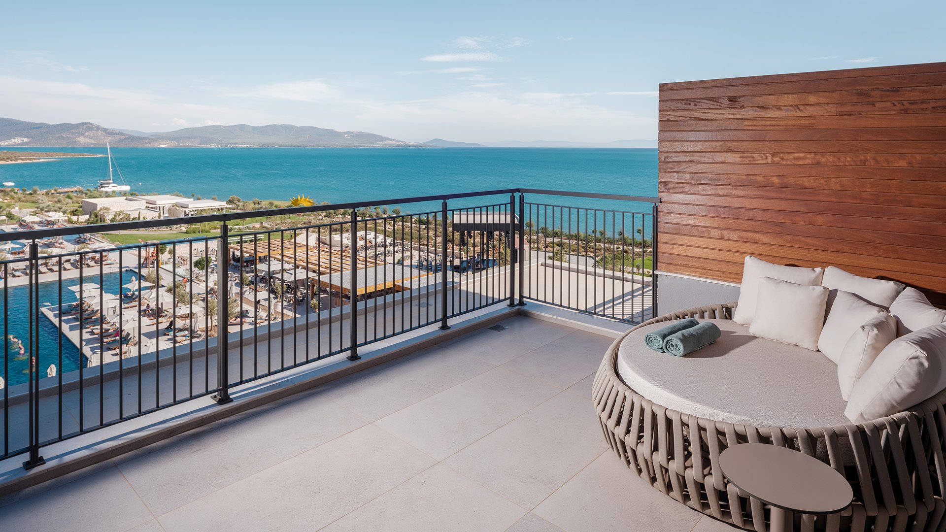 Penthouse Özel Havuzlu - Deniz Manzaralı