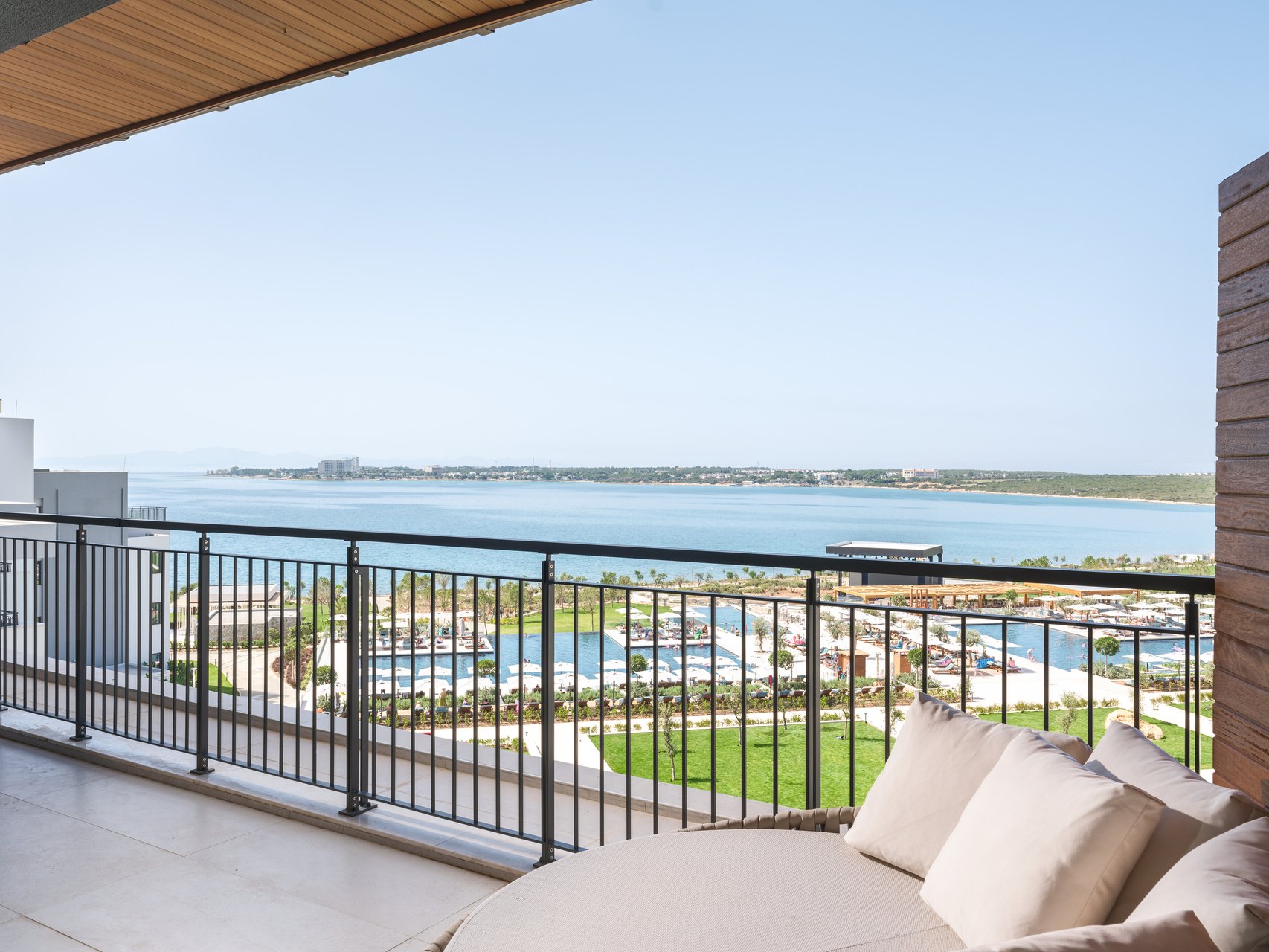 Presidential Suite with Two Bedrooms & Private Swimming Pool - Sea View