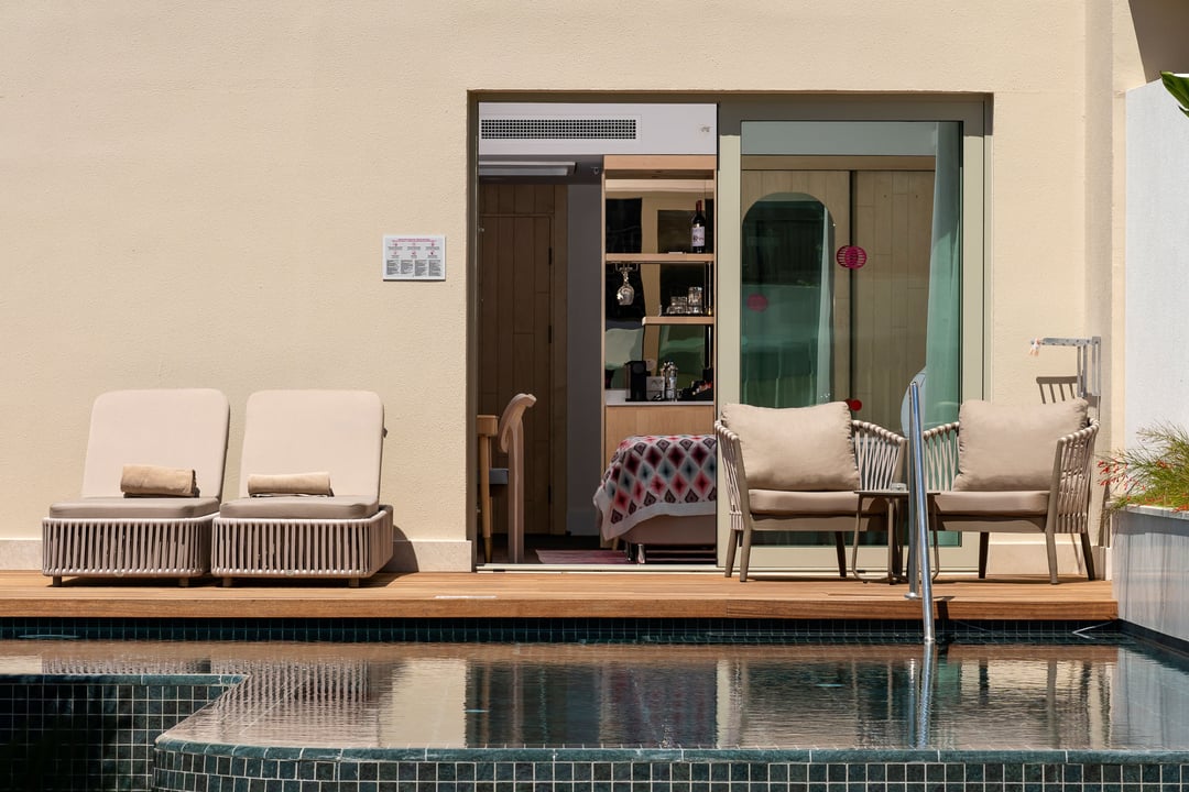 Deluxe Corner Swim-Up Aile Süit