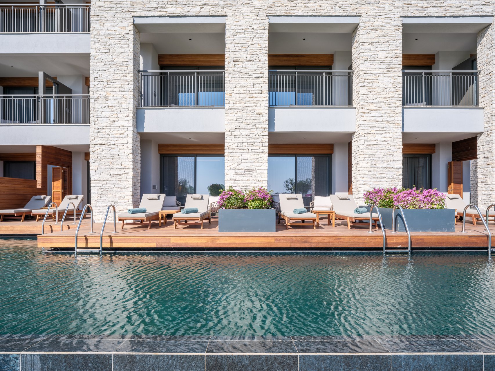 Deluxe Deniz Tarafı Aile Süit - Swim-up