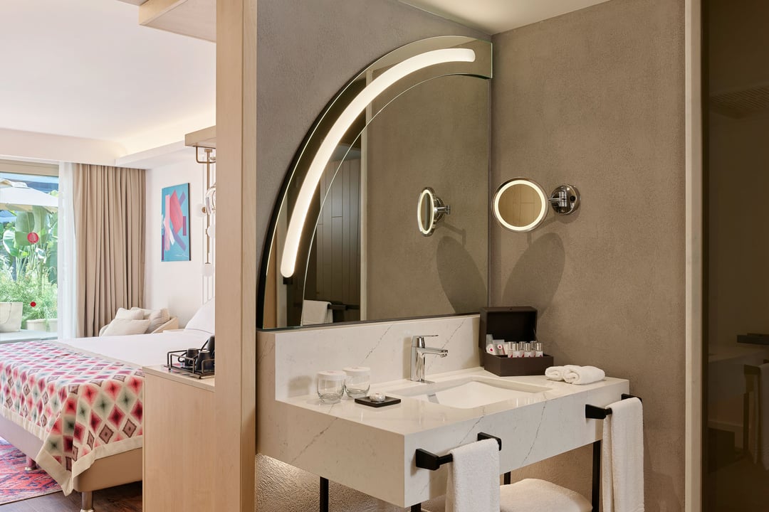 Deluxe Aile Swim-Up Süit