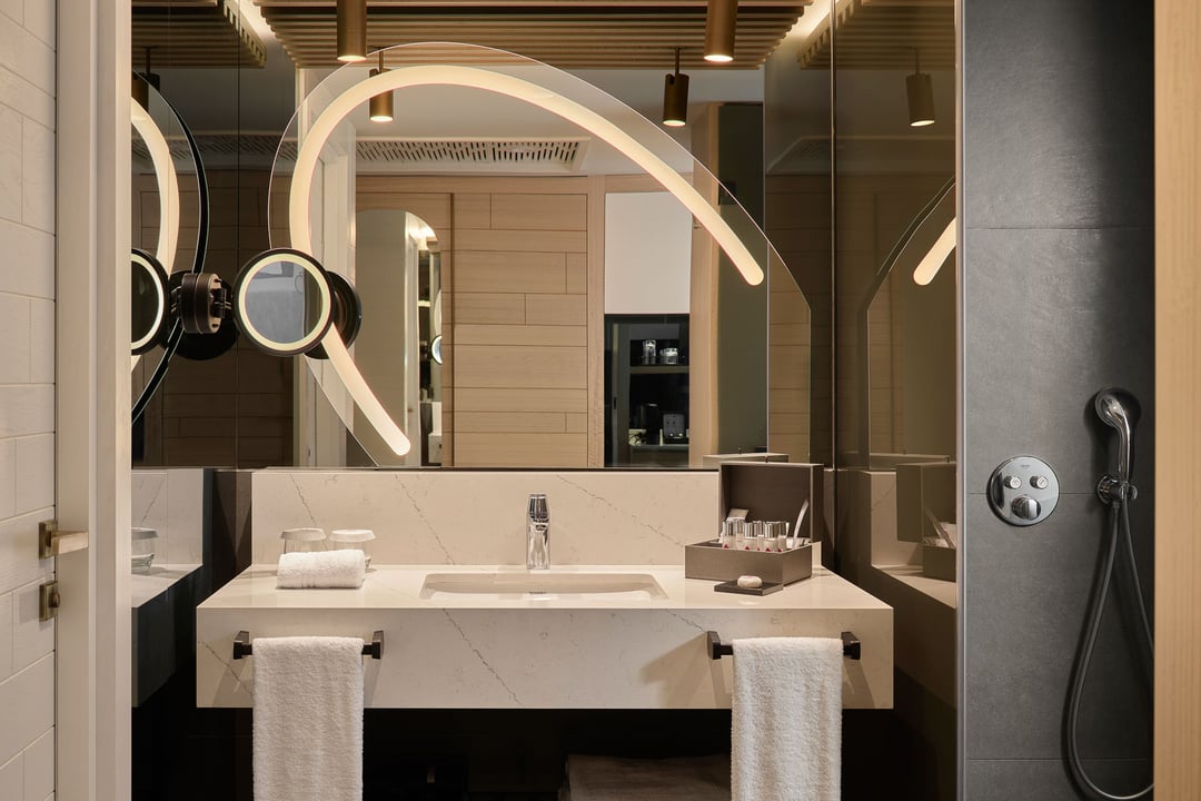 Corner Suite mit Jakuzzi und Meerblick