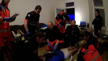 Zásah záchranárov pri mužovi, ktorý skolaboval pri hraní online hry