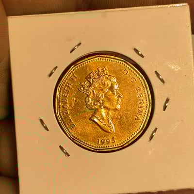 Canadian commemorative one-dollar coin with UN Peacekeeping design (1995) - Image 2 of 2