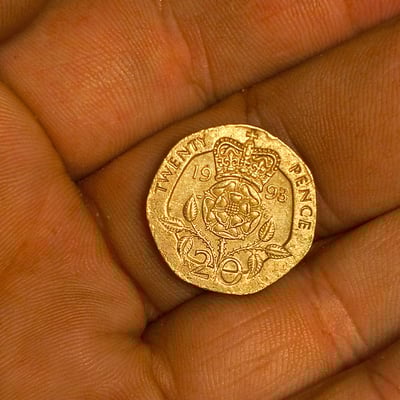 British 20 Pence Coins Featuring Queen Elizabeth II - Image 1 of 2