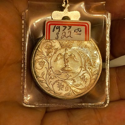 1977 British commemorative coin in display capsule - Image 2 of 2